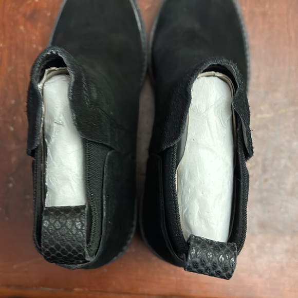 Dolce vita size 7 black suede Chelsea booties slip ons 2” heel brand new - Picture 5 of 7